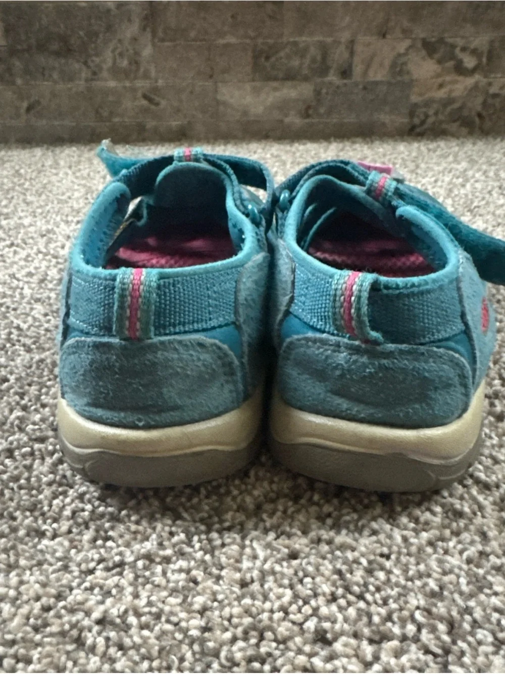 KEEN Girls Size 2 Teal Pink Outdoor Sandals - Comfortable Trail Shoes EUC